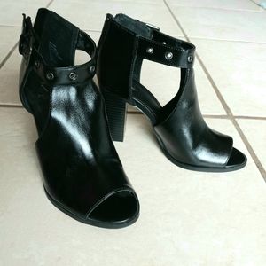 Simply Vera Wang black heels size 6
